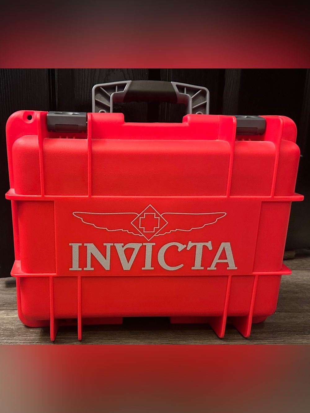 Invicta Waterproof 8 Slot Watch Hard Shell Case Red Rugged Great Pre-owned